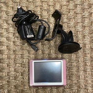 Garmin Nuvi 200 GPS with Accessories